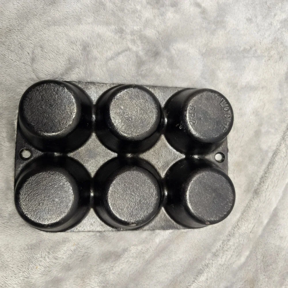 Lodge Cast Iron 6 Cup Muffin Pan Baking Tray 5P2 Black Bakeware